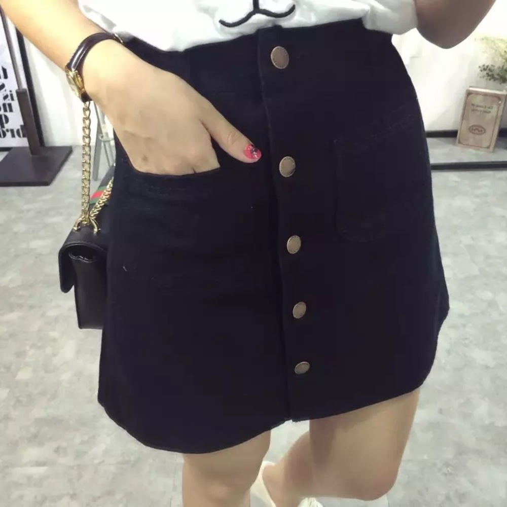 Supe cute button up denim skirt!!